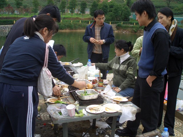 2005-11-19   公司慈城烧烤 (3)